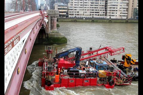 Fugro’s self-contained Skate 2D jack-up stows down to negotiate a maximum clearance of 7.6 metres under Blackfriars Bridge